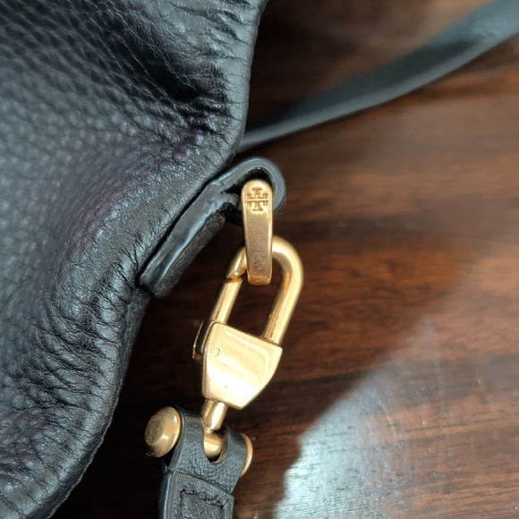 Tory Burch Black Leather Bag with Gold Details - Picture 8 of 16